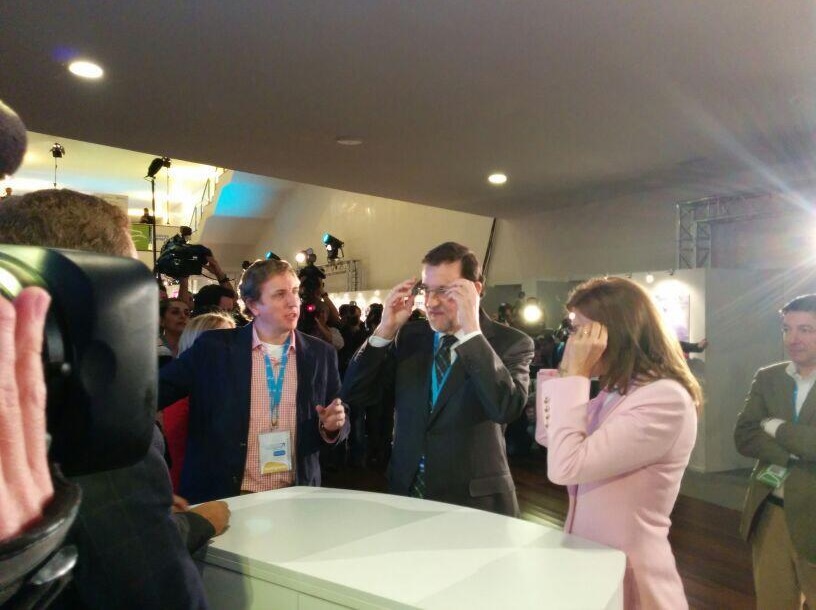 rajoy_cospedal_glass (1)
